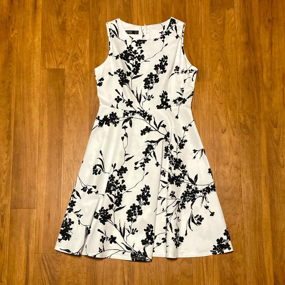 White and Black Floral Sleeveless Knee length Dress Size 8